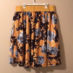 Yellow and blue floral skirt with pockets 22/24